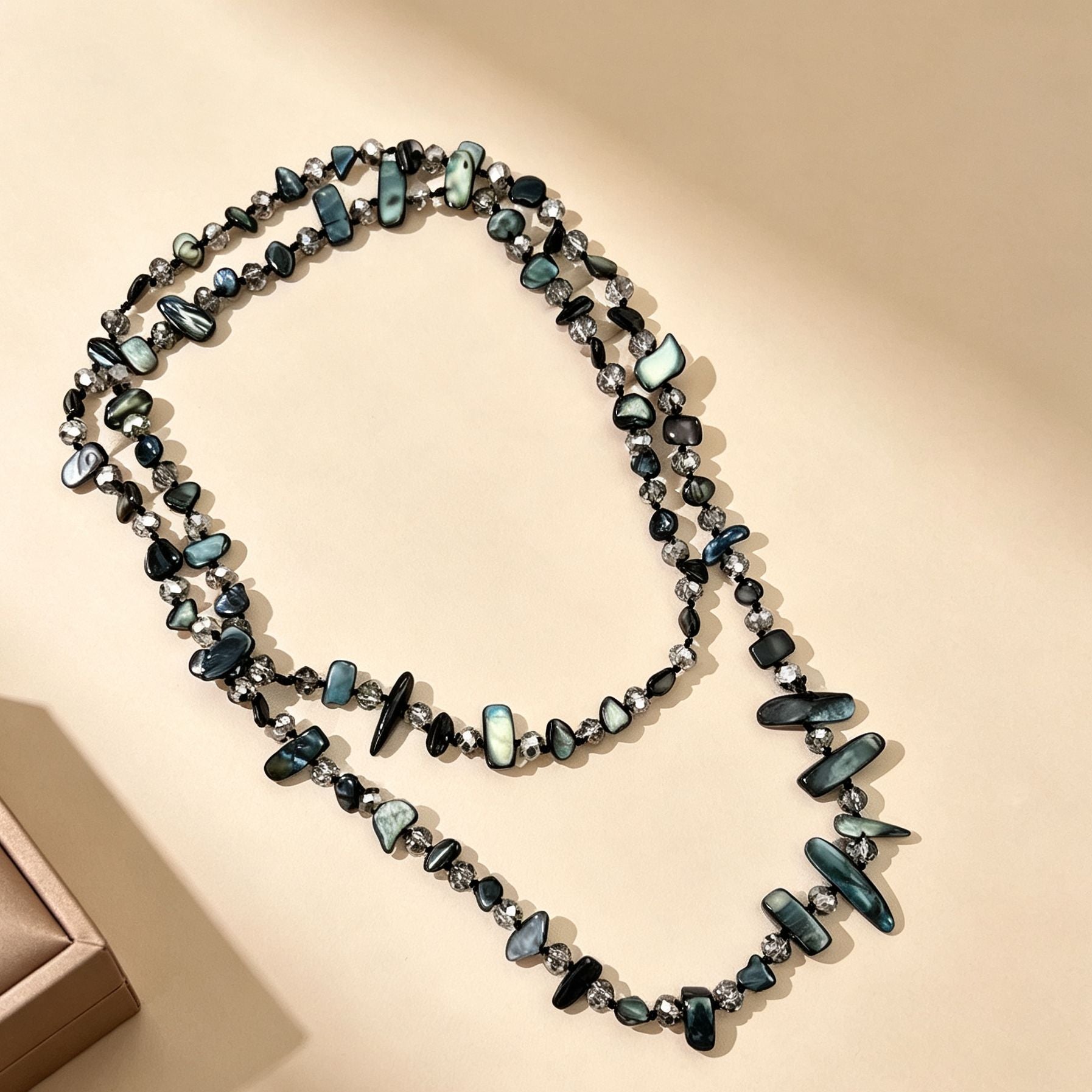 Exaggerated Irregular Layered Necklaces For Women With Dyed Black Shell Beading Pendants