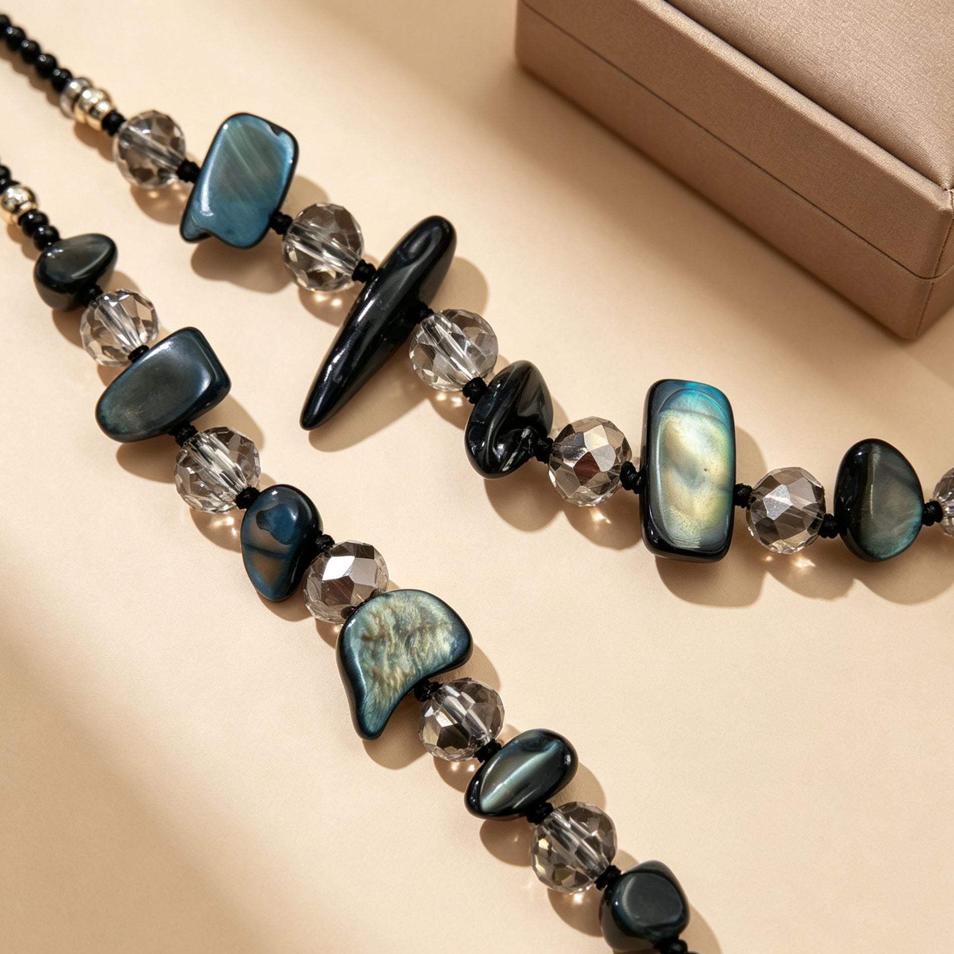 Exaggerated Irregular Layered Necklaces For Women With Dyed Black Shell Beading Pendants
