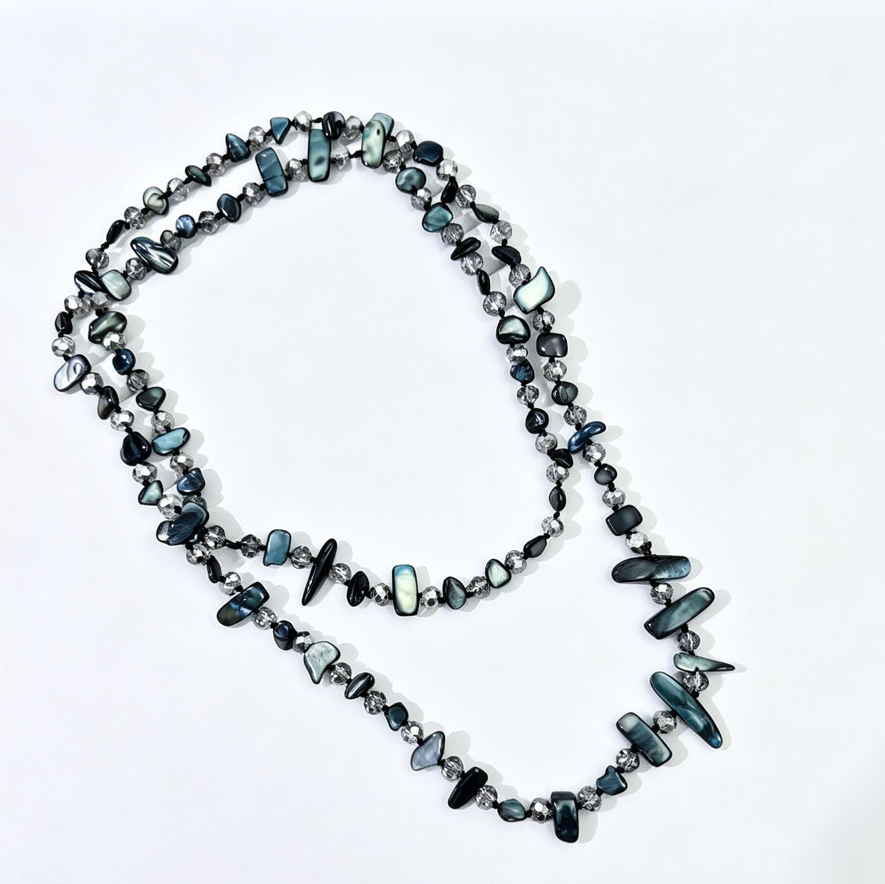 Exaggerated Irregular Layered Necklaces For Women With Dyed Black Shell Beading Pendants