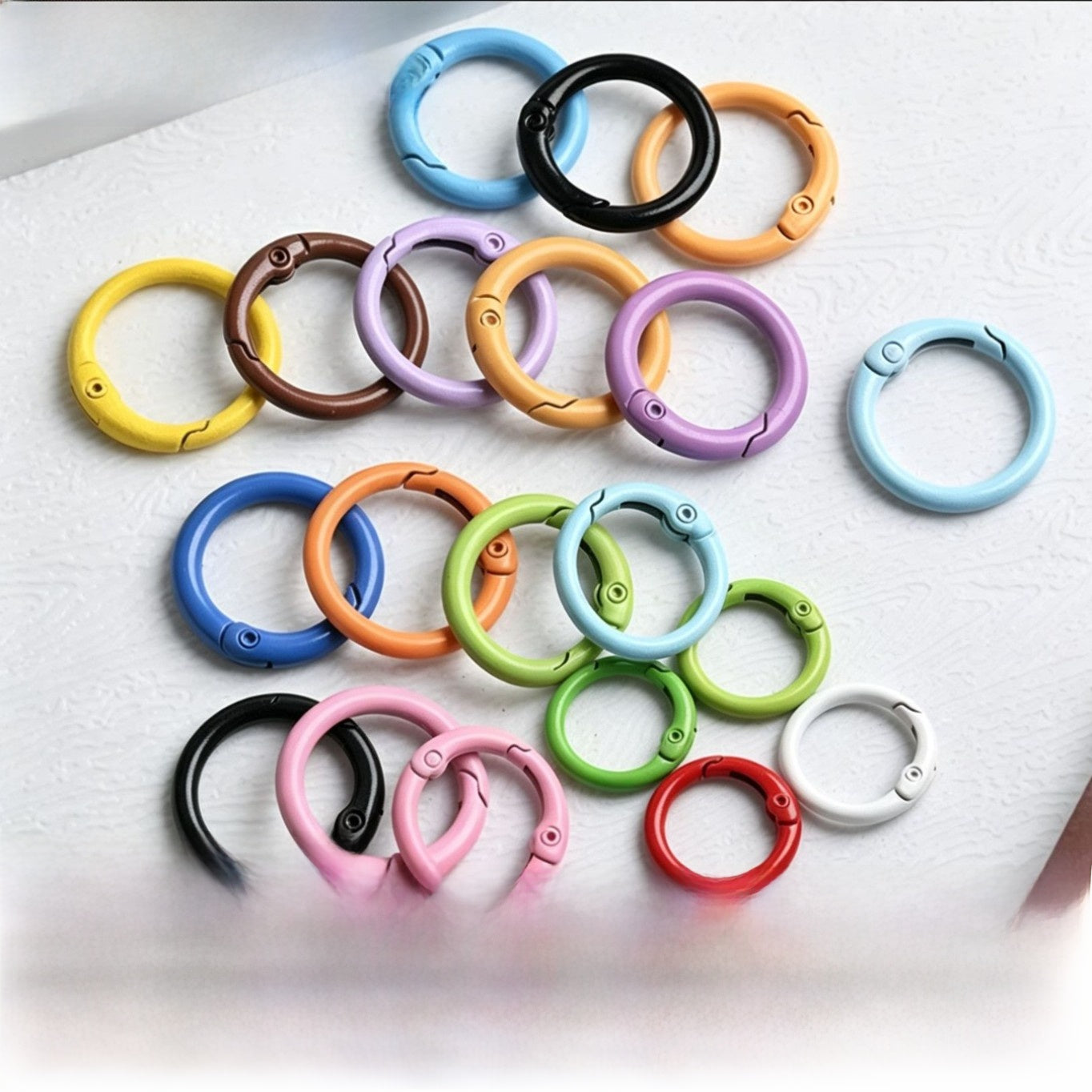 Colour Metal Key Chains In Stylish Design, Perfect For Organizing Keys And Accessories