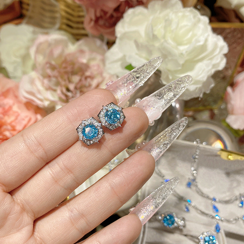Luxurious Heart Shape Necklace For Women With Electroplated Copper And March Birthstone Aquamarine Inlay, Featuring Cable Chain