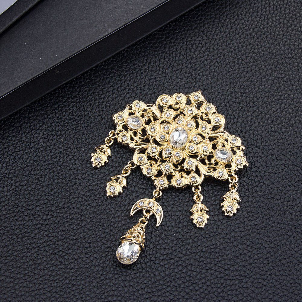 Ethnic Pin Made Of Zinc Alloy With Electroplated Finish, Available In Gold Color