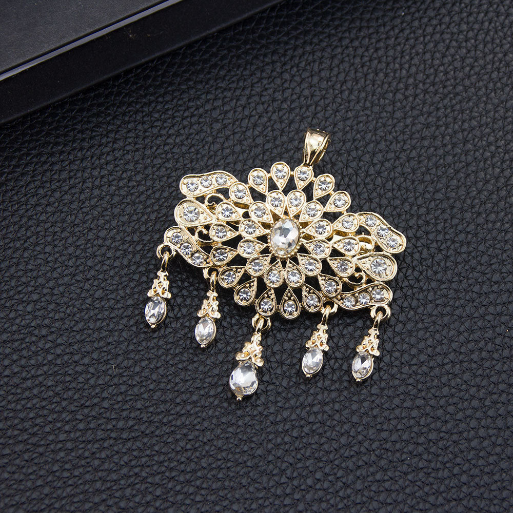 Ethnic Pin Made Of Zinc Alloy With Electroplated Finish, Available In Gold Color