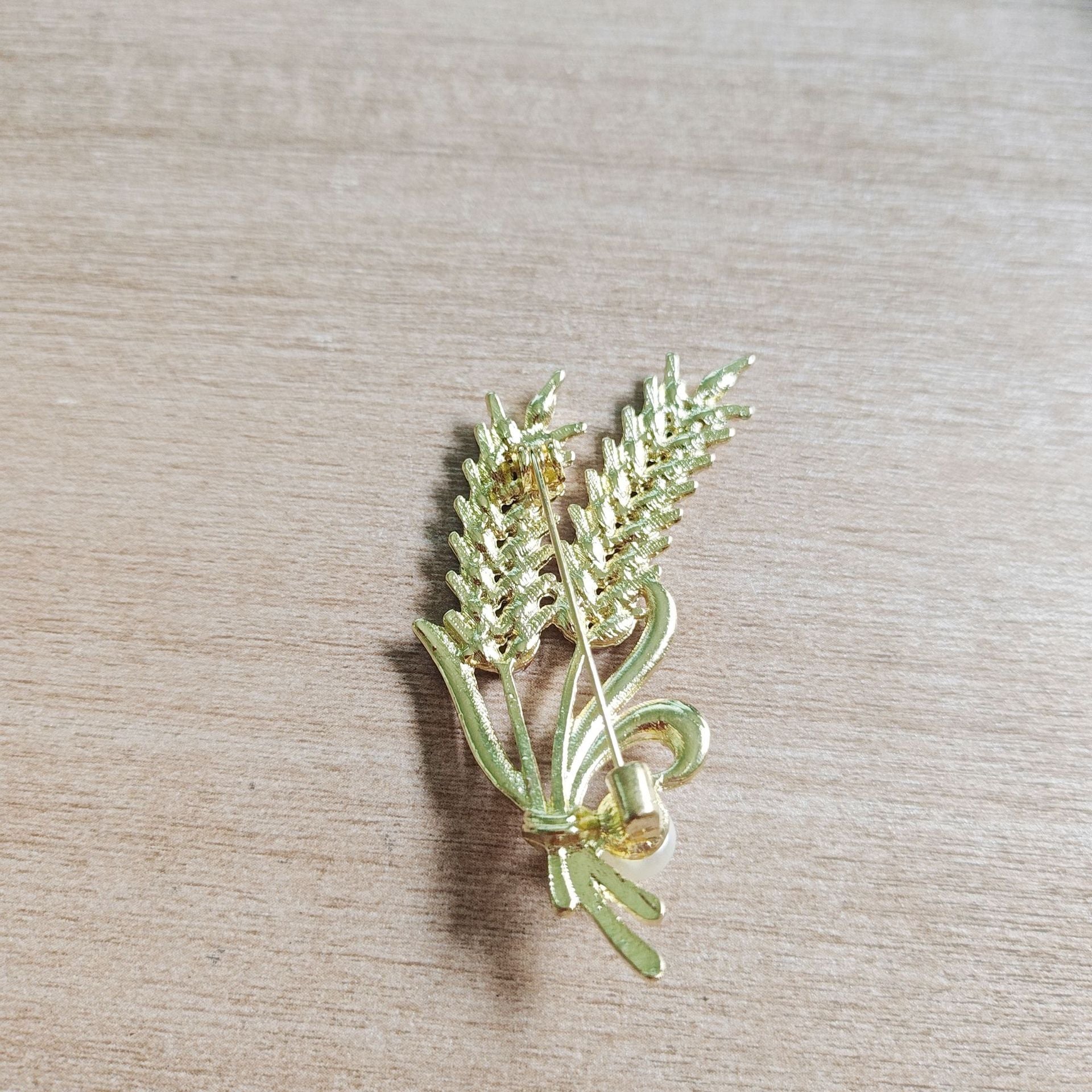 Grain Pin Made Of Zinc Alloy Featuring Electroplated Craftsmanship In Champagne Color