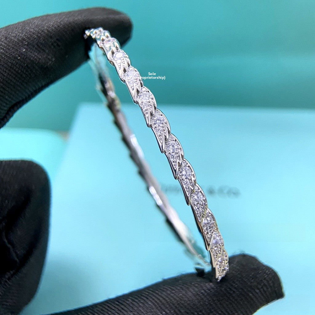Elegant Feather Inlay Bangle In 925 Sterling Silver With 18K Real Gold Plated Electroplated Finish And Rhinestone Inlay
