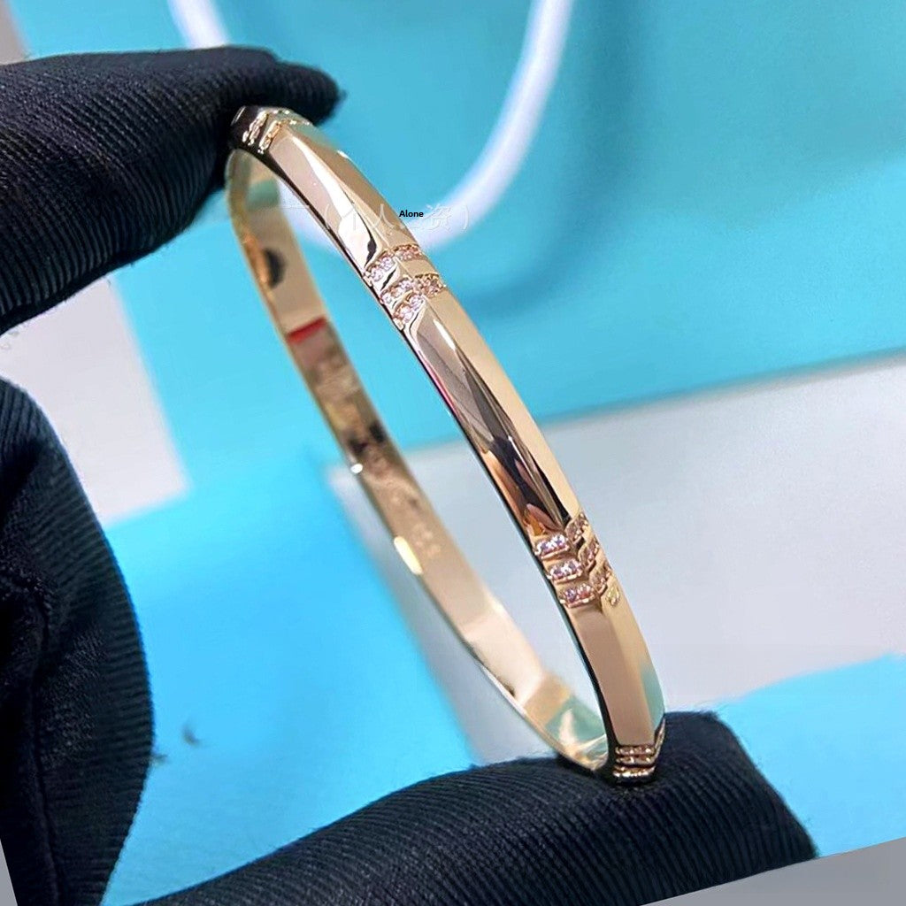Elegant Feather Inlay Bangle In 925 Sterling Silver With 18K Real Gold Plated Electroplated Finish And Rhinestone Inlay