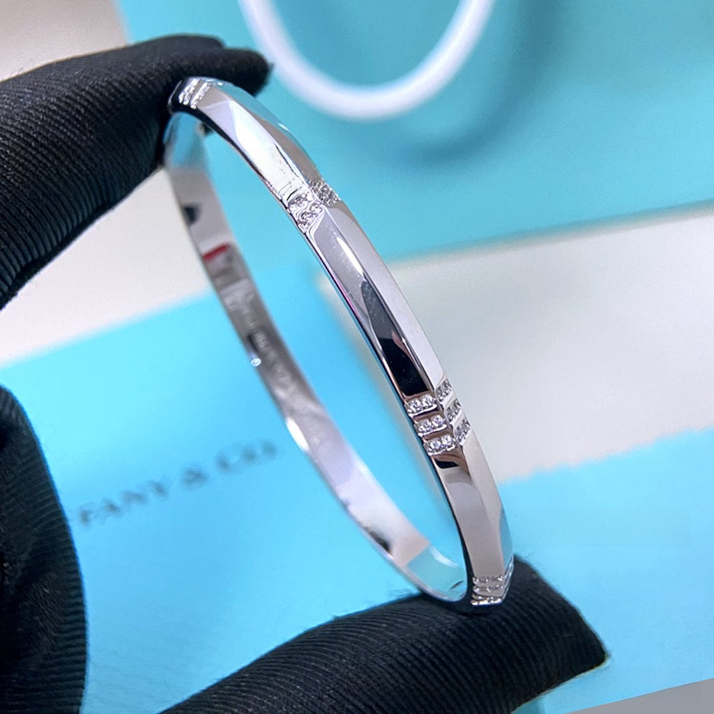 Elegant Feather Inlay Bangle In 925 Sterling Silver With 18K Real Gold Plated Electroplated Finish And Rhinestone Inlay