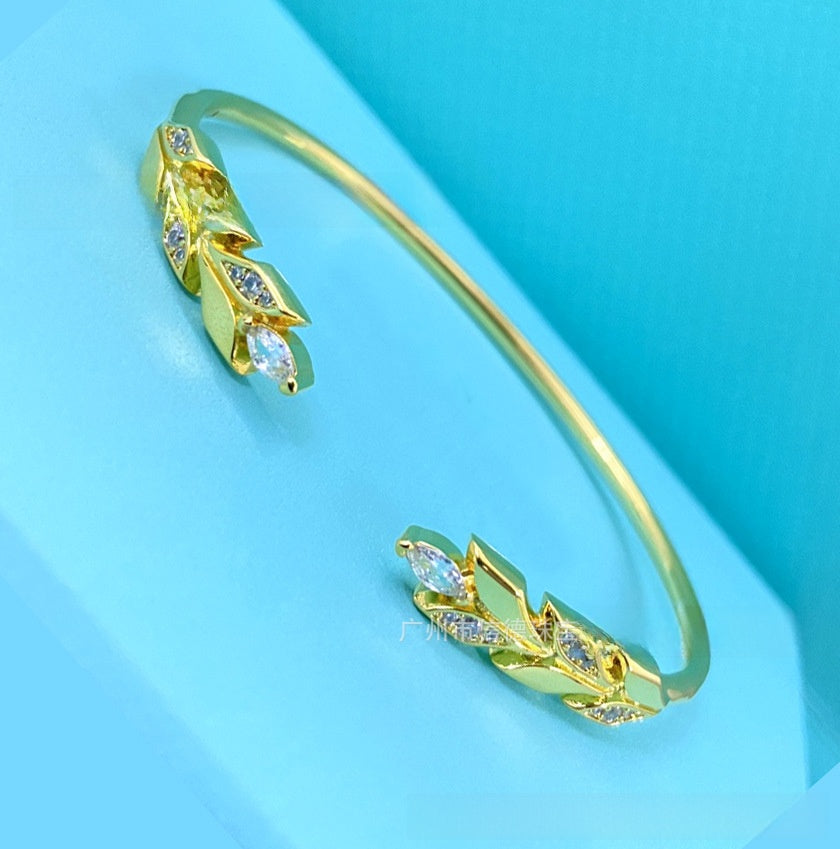Elegant Feather Inlay Bangle In 925 Sterling Silver With 18K Real Gold Plated Electroplated Finish And Rhinestone Inlay
