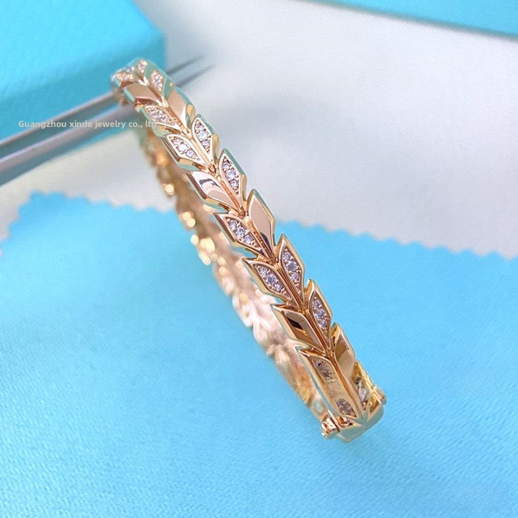 Elegant Feather Inlay Bangle In 925 Sterling Silver With 18K Real Gold Plated Electroplated Finish And Rhinestone Inlay
