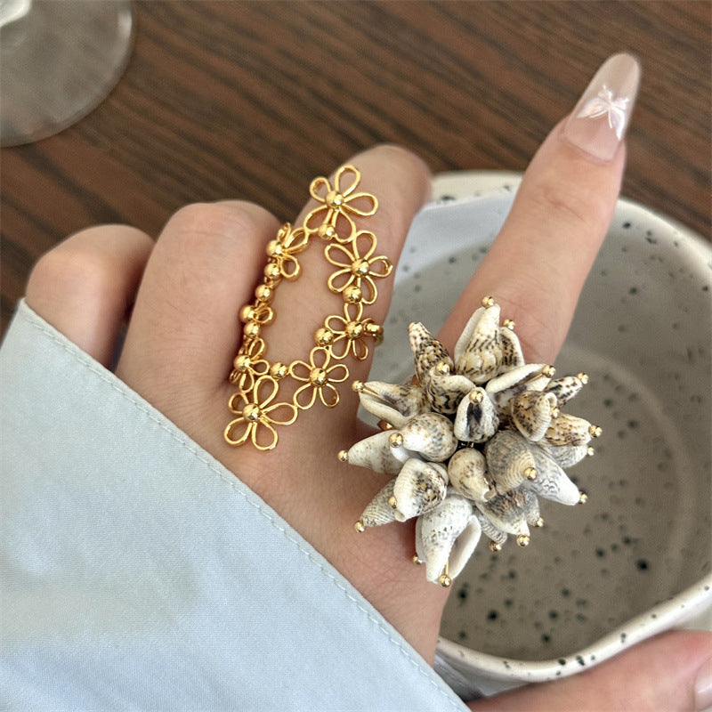 New Style Flowers Ring For Women In Gold Alloy With Real Gold Plated Electroplated Finish And Shell Inlay