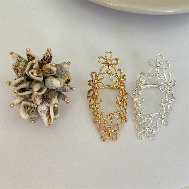 New Style Flowers Ring For Women In Gold Alloy With Real Gold Plated Electroplated Finish And Shell Inlay