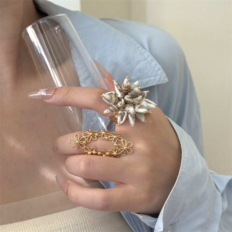 New Style Flowers Ring For Women In Gold Alloy With Real Gold Plated Electroplated Finish And Shell Inlay