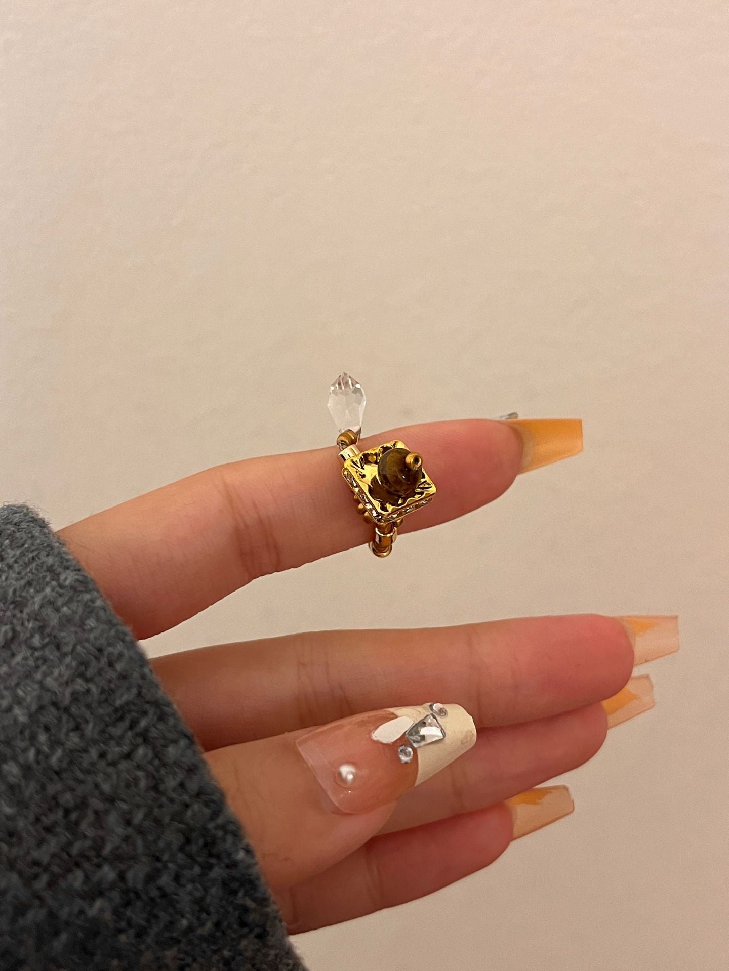 Maillard Style Metal Ring For Women With Shell Inlay Featuring Beading Craftsmanship