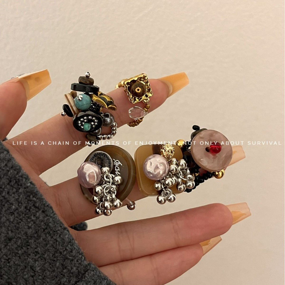 Maillard Style Metal Ring For Women With Shell Inlay Featuring Beading Craftsmanship