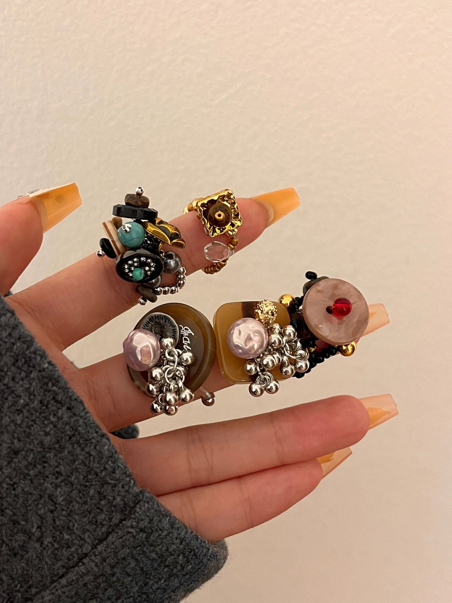 Maillard Style Metal Ring For Women With Shell Inlay Featuring Beading Craftsmanship