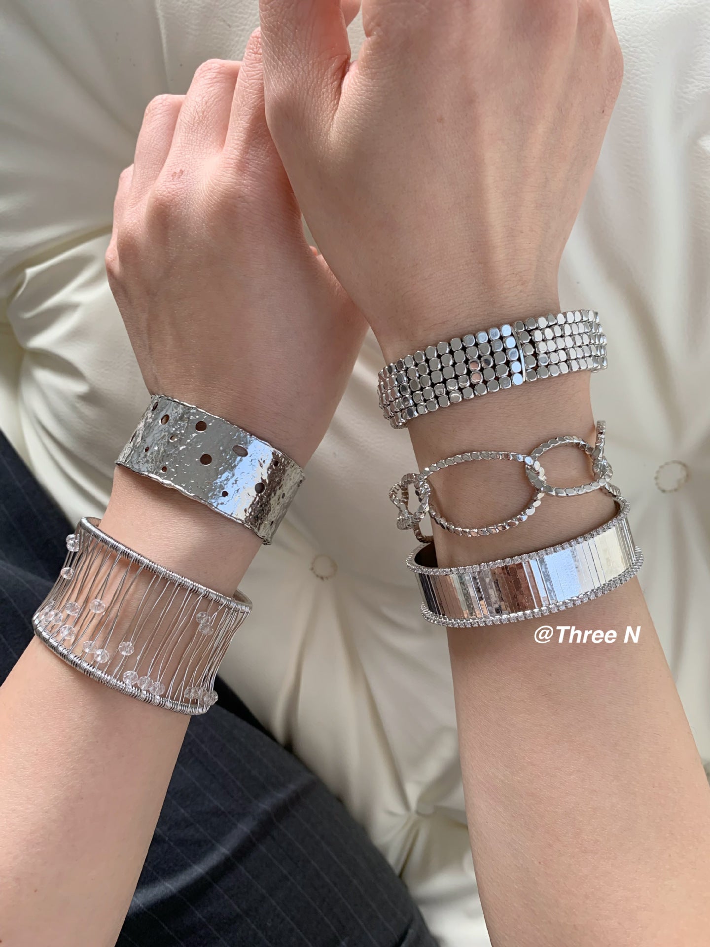 Geometric Alloy Bangle For Women With Electroplated Finish And Zircon Inlay