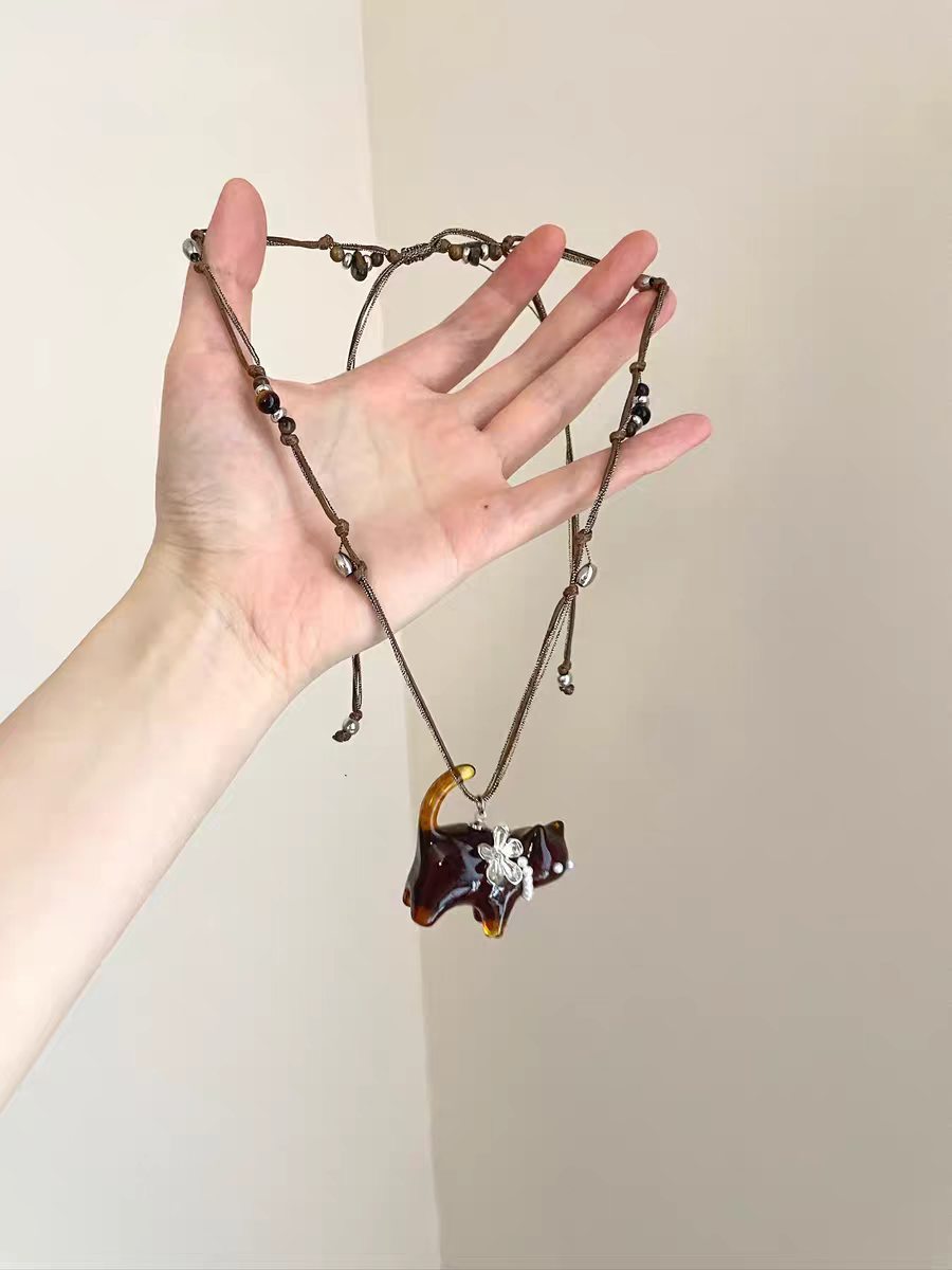 Cute Brown Flowers Pendant Necklace For Women With Rope Chain And Resin Pendant
