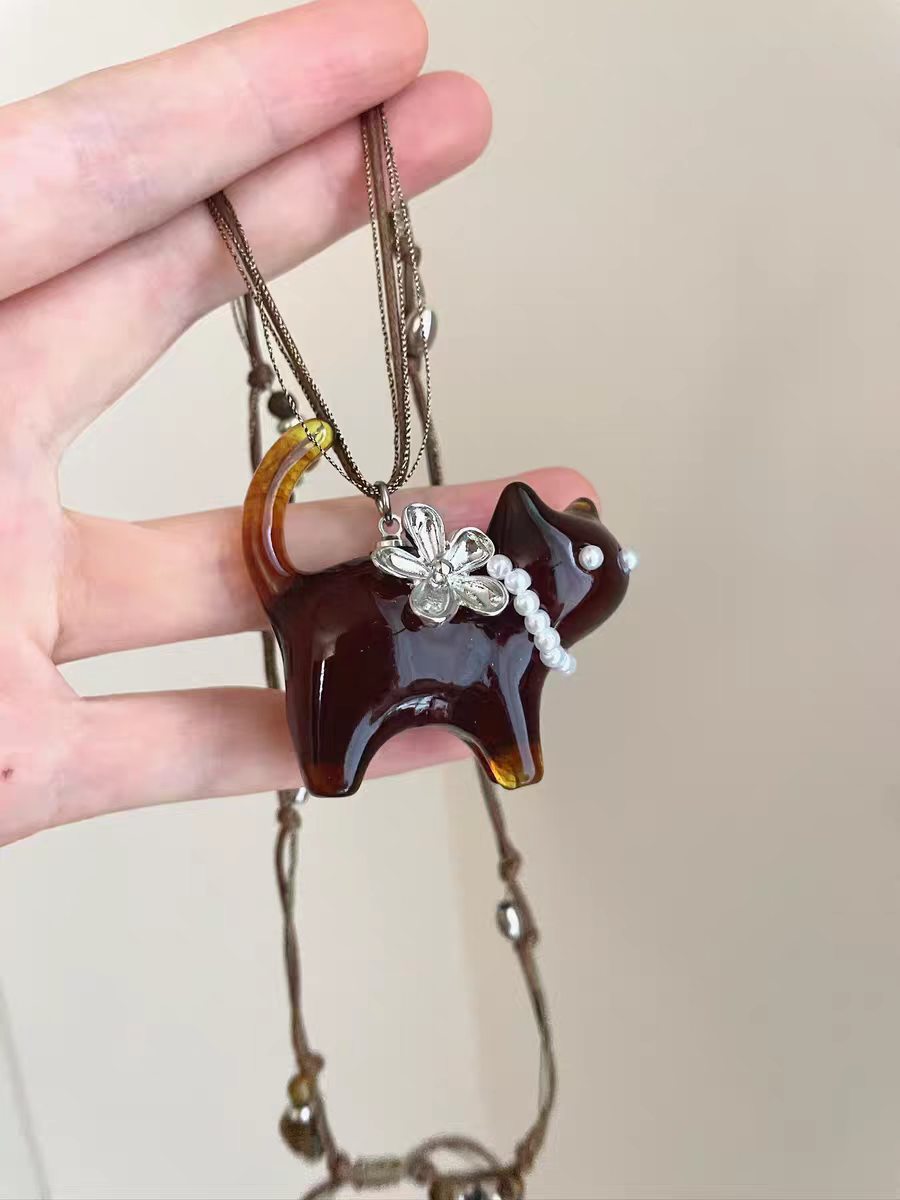 Cute Brown Flowers Pendant Necklace For Women With Rope Chain And Resin Pendant