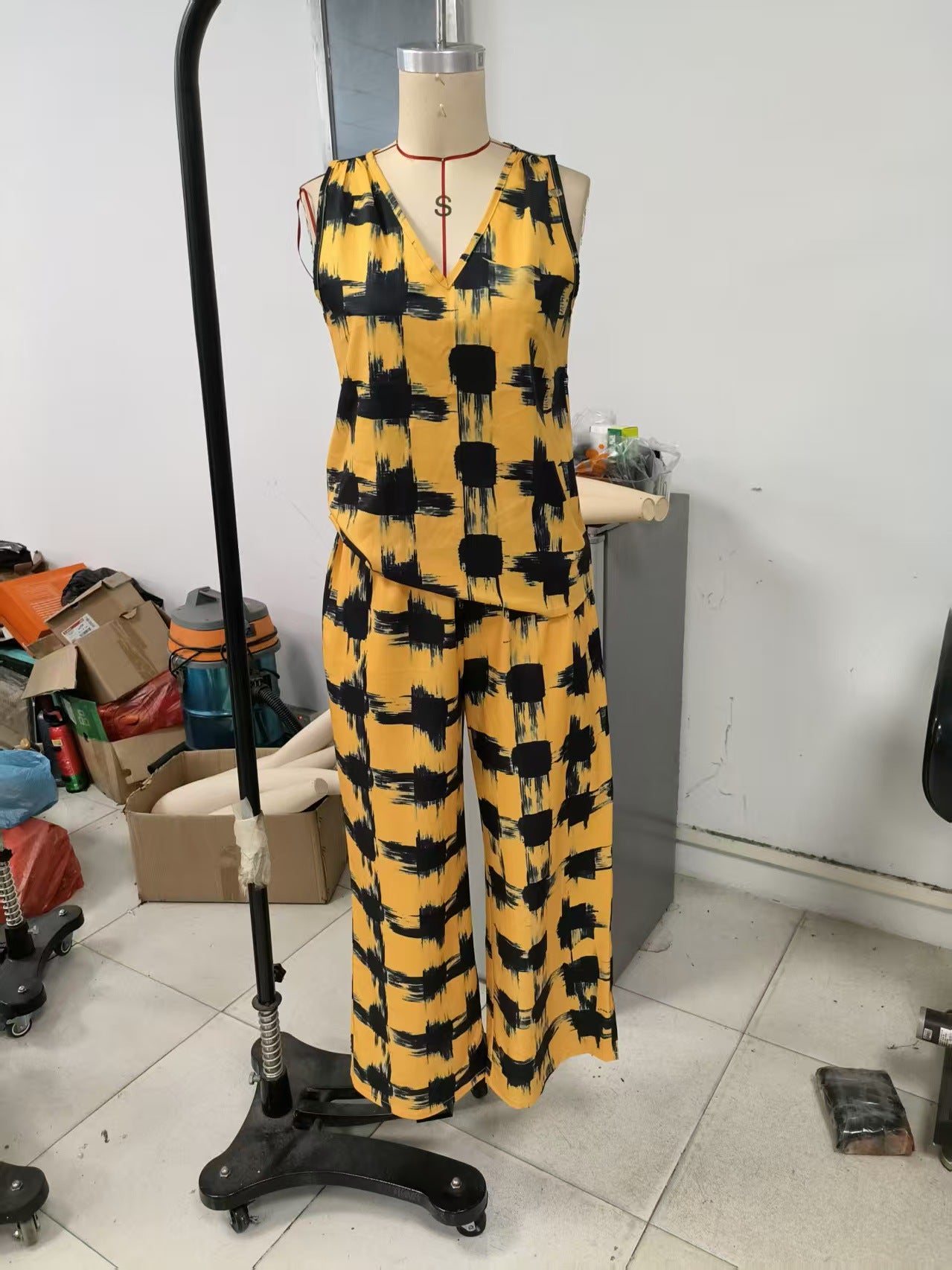 Elegant Sleeveless Color Block Linen Skirt Co-ord Set With Printing