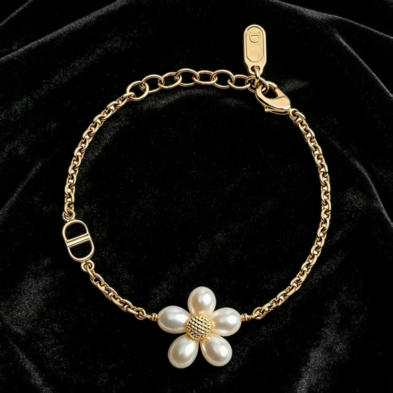 Daisy Sweet Style Bracelet For Women With Copper Slider Chain And Real Gold Plated Finish