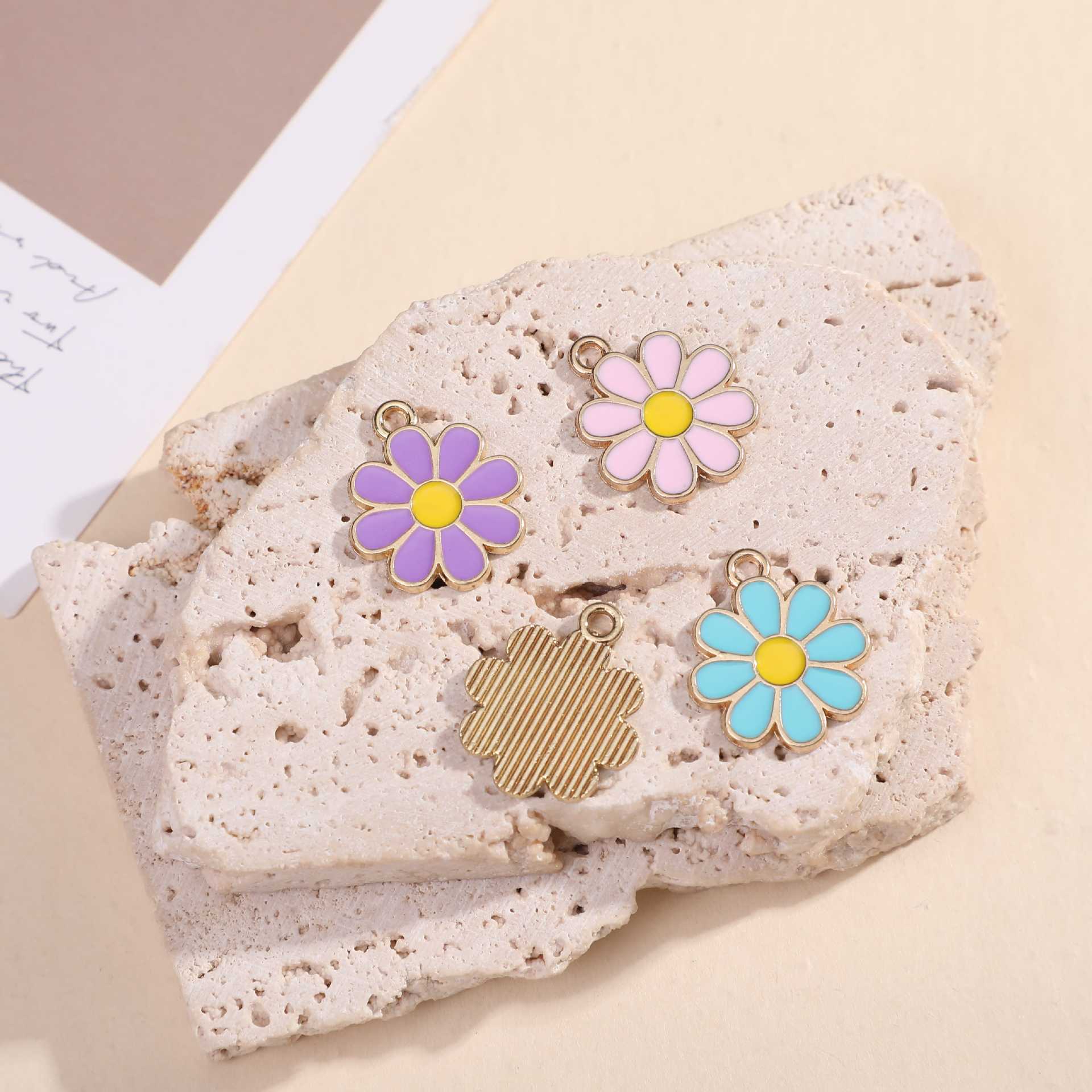 Original Design Multicolor Flowers Pendant In Alloy With Enamel Craftsmanship Jewelry Accessories