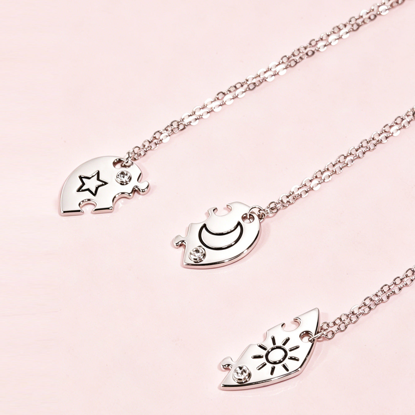 Sweet Heart Shape Necklace For Kids Featuring Zinc Alloy Pendant With Crystal Inlay On Cable Chain