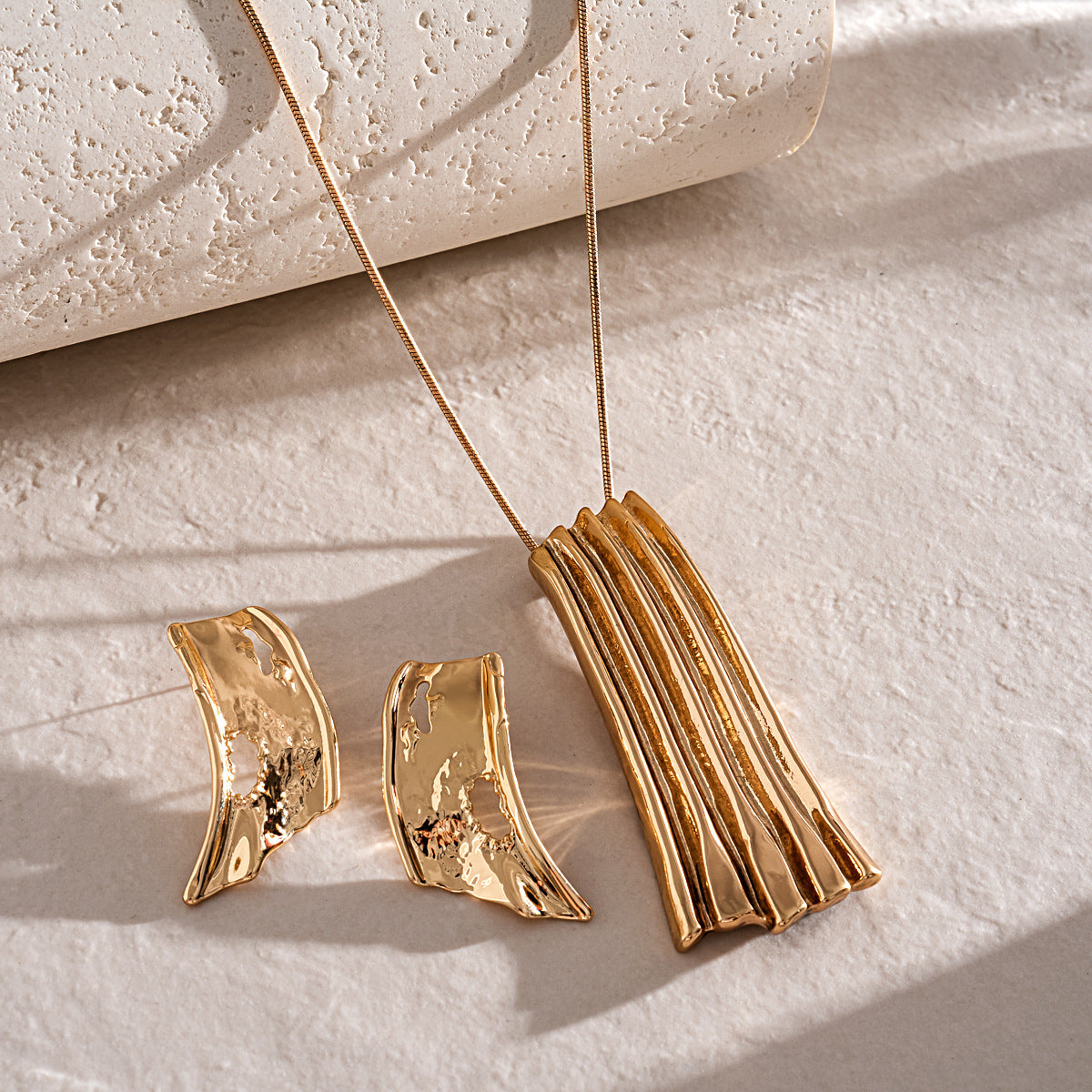 Gold Electroplated Rectangle Alloy Necklace For Women, Perfect For Daily Wear
