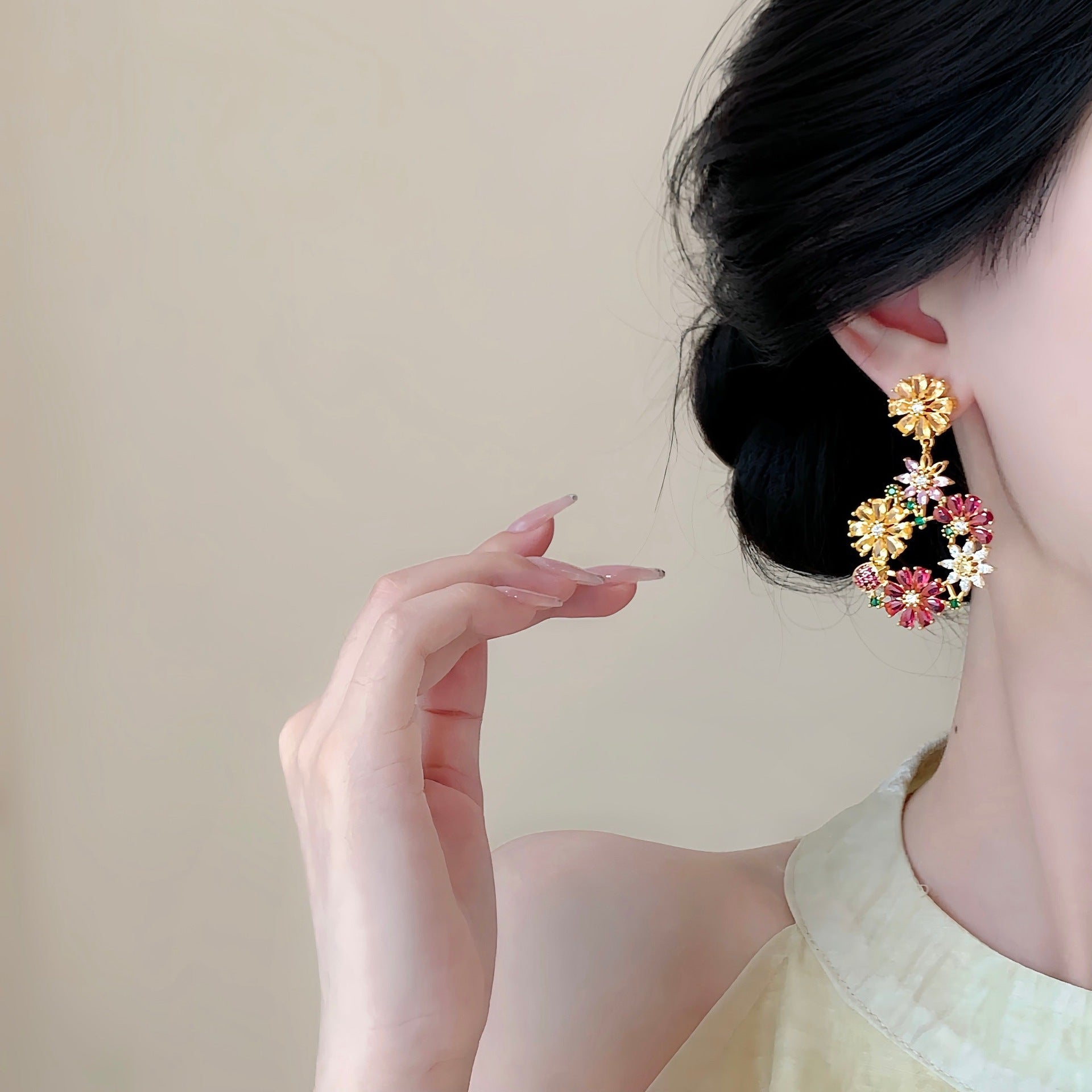 Elaborate Flowers Earrings For Women Featuring Alloy Material And Rhinestones With 925 Sterling Silver Ear Pins In Colour