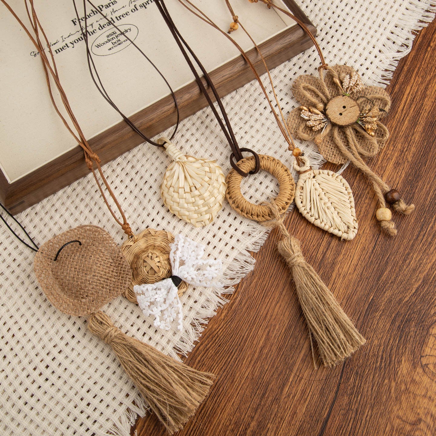Bohemian Straw Flowers Necklace For Women With Rope Chain And Raffia Pendant, Featuring Braided Craft