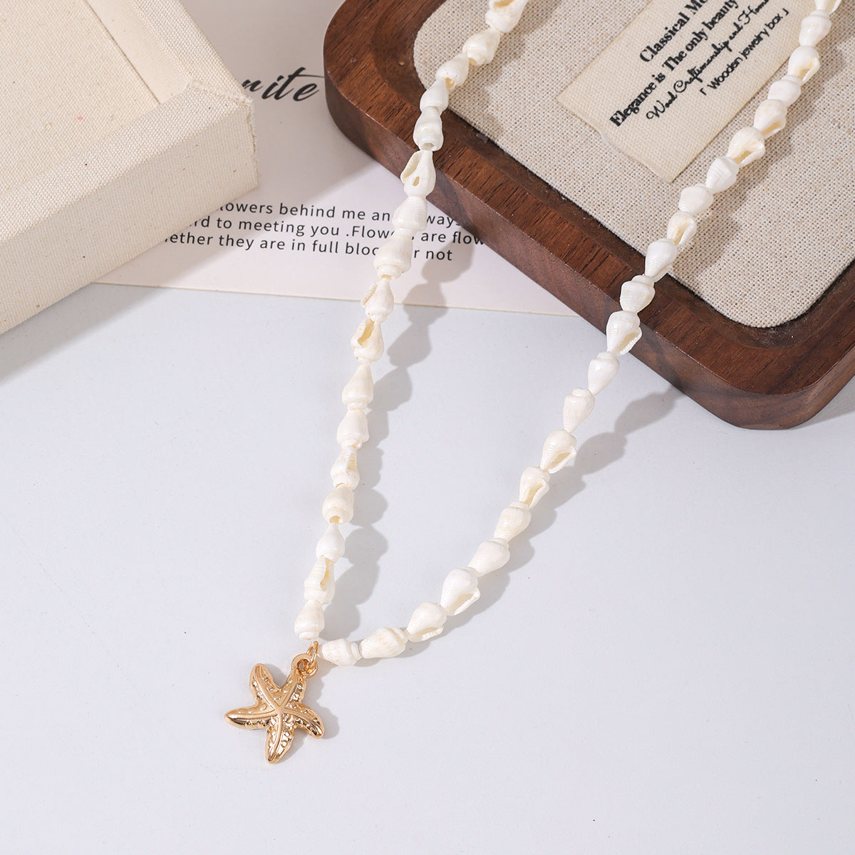 Bohemian Conch Choker Necklace For Women With Alloy Pendant And Beaded Chain