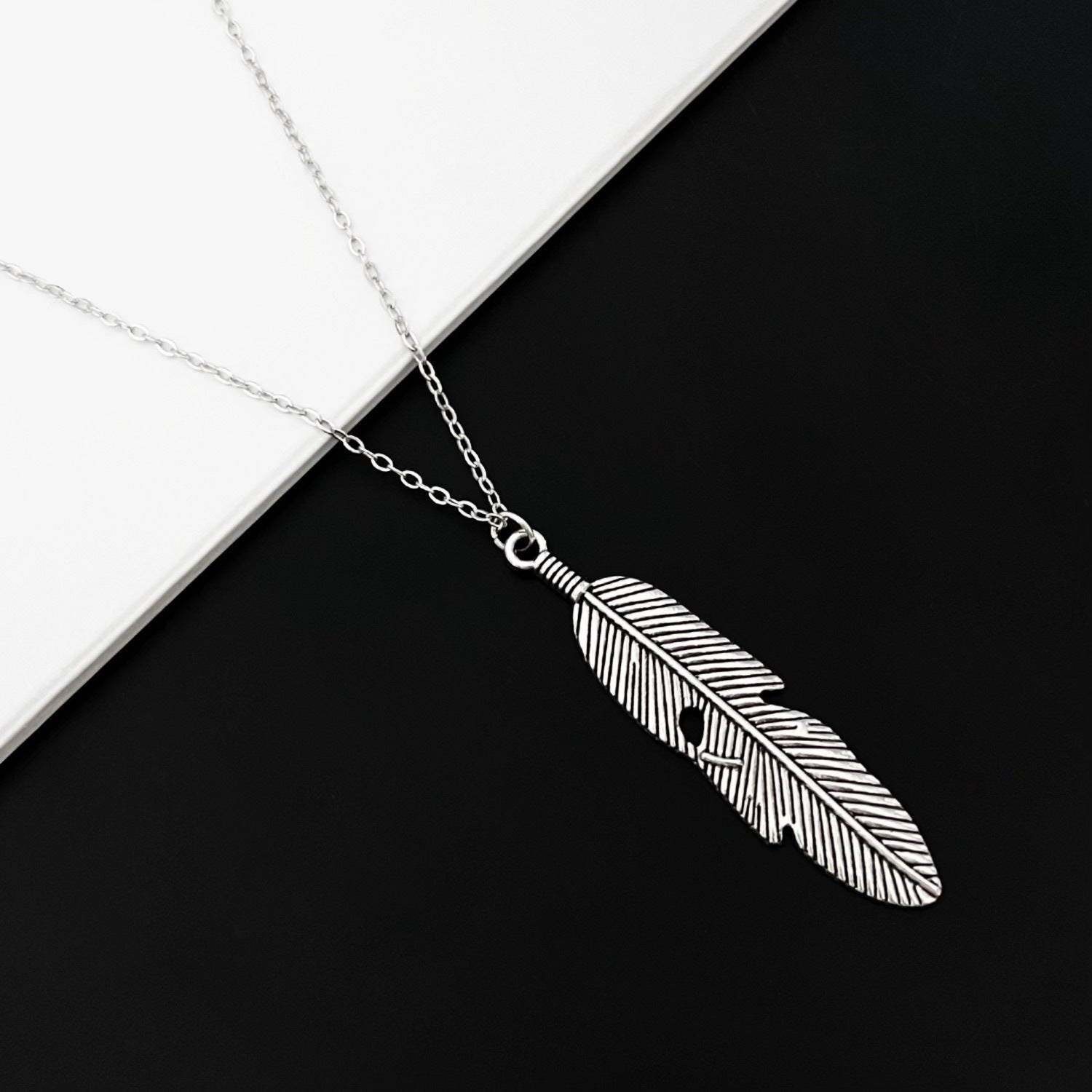 Bohemian Feather Pendant Necklace In Zinc Alloy For Unisex, Perfect For Casual Wear