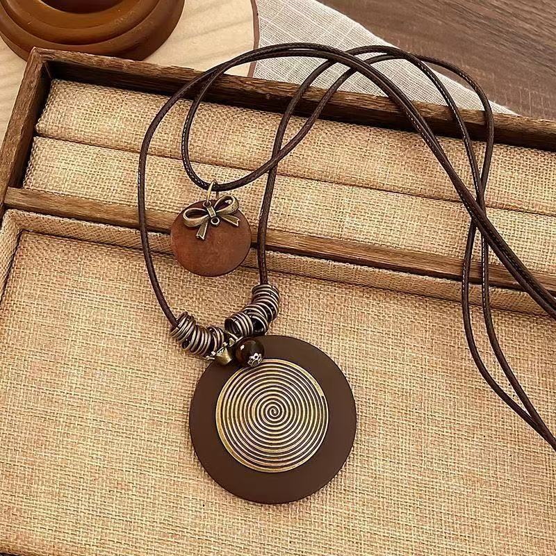 Bohemian Feather Sweater Chain Necklace For Women With Electroplated Bronze Plating And Alloy Pendant