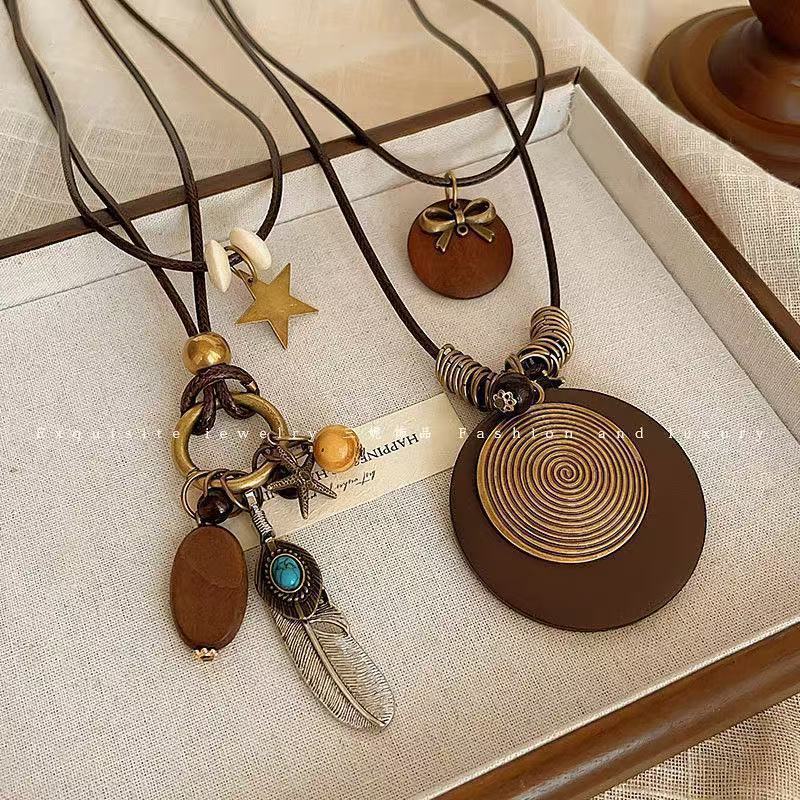 Bohemian Feather Sweater Chain Necklace For Women With Electroplated Bronze Plating And Alloy Pendant
