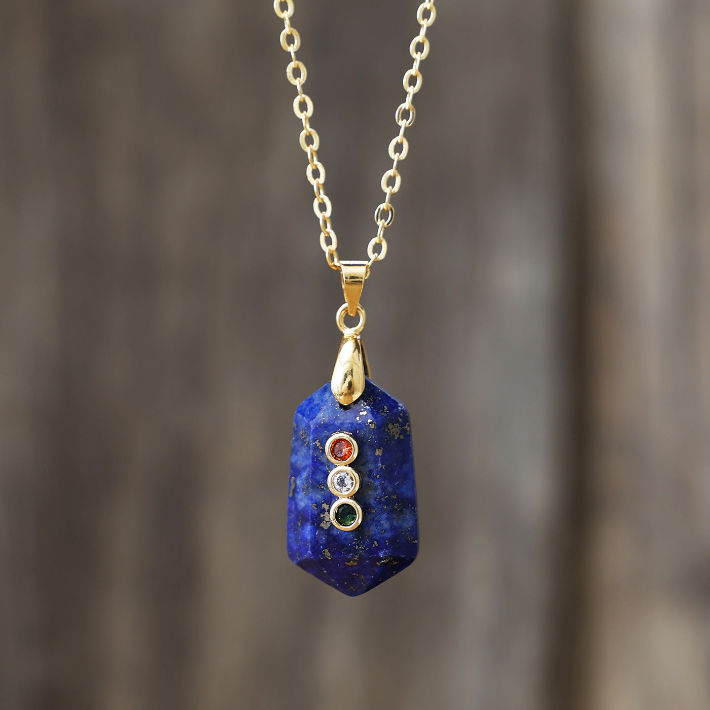 Original Design Crystal Pendant Necklace For Women Featuring Elegant Crystal Inlay