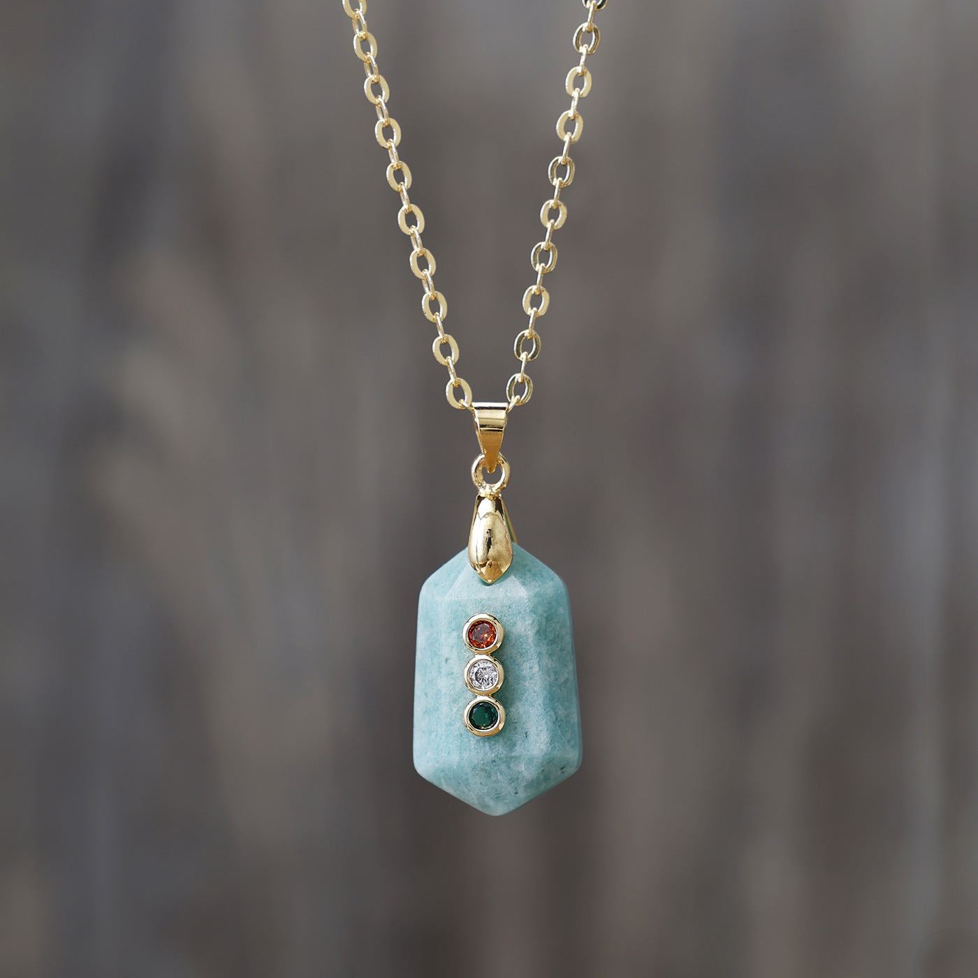 Original Design Crystal Pendant Necklace For Women Featuring Elegant Crystal Inlay