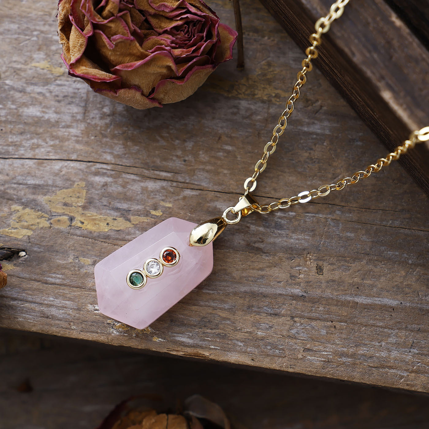 Original Design Crystal Pendant Necklace For Women Featuring Elegant Crystal Inlay