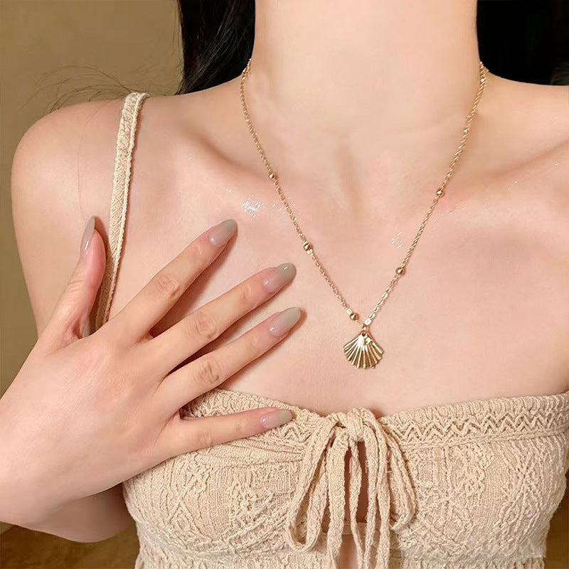 Bohemian Gold Shell Necklace For Women Featuring Electroplated Craftsmanship With Alloy Pendant