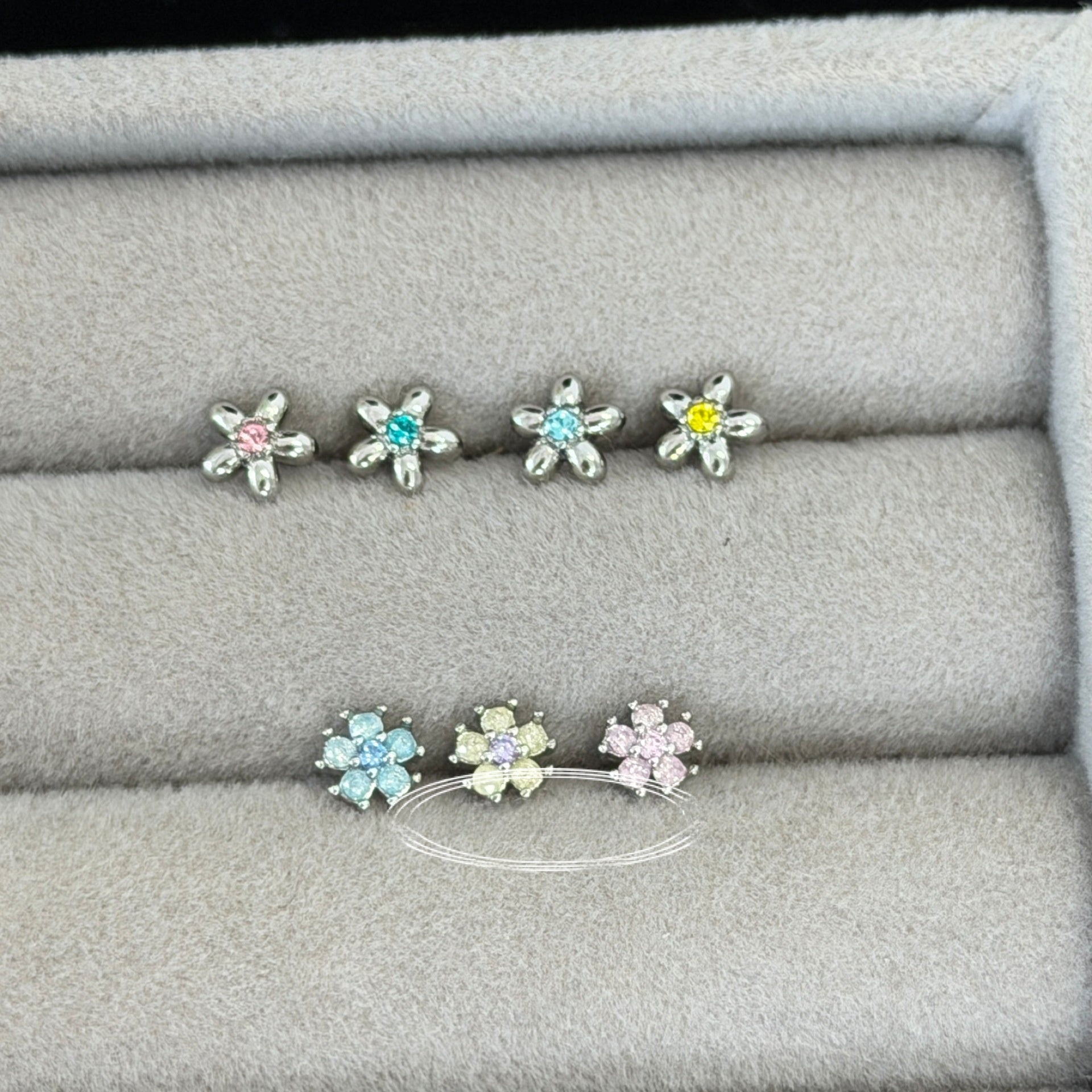 Cute Flowers Stud Earrings For Women With Titanium Steel Posts And Zircon Inlay In Copper