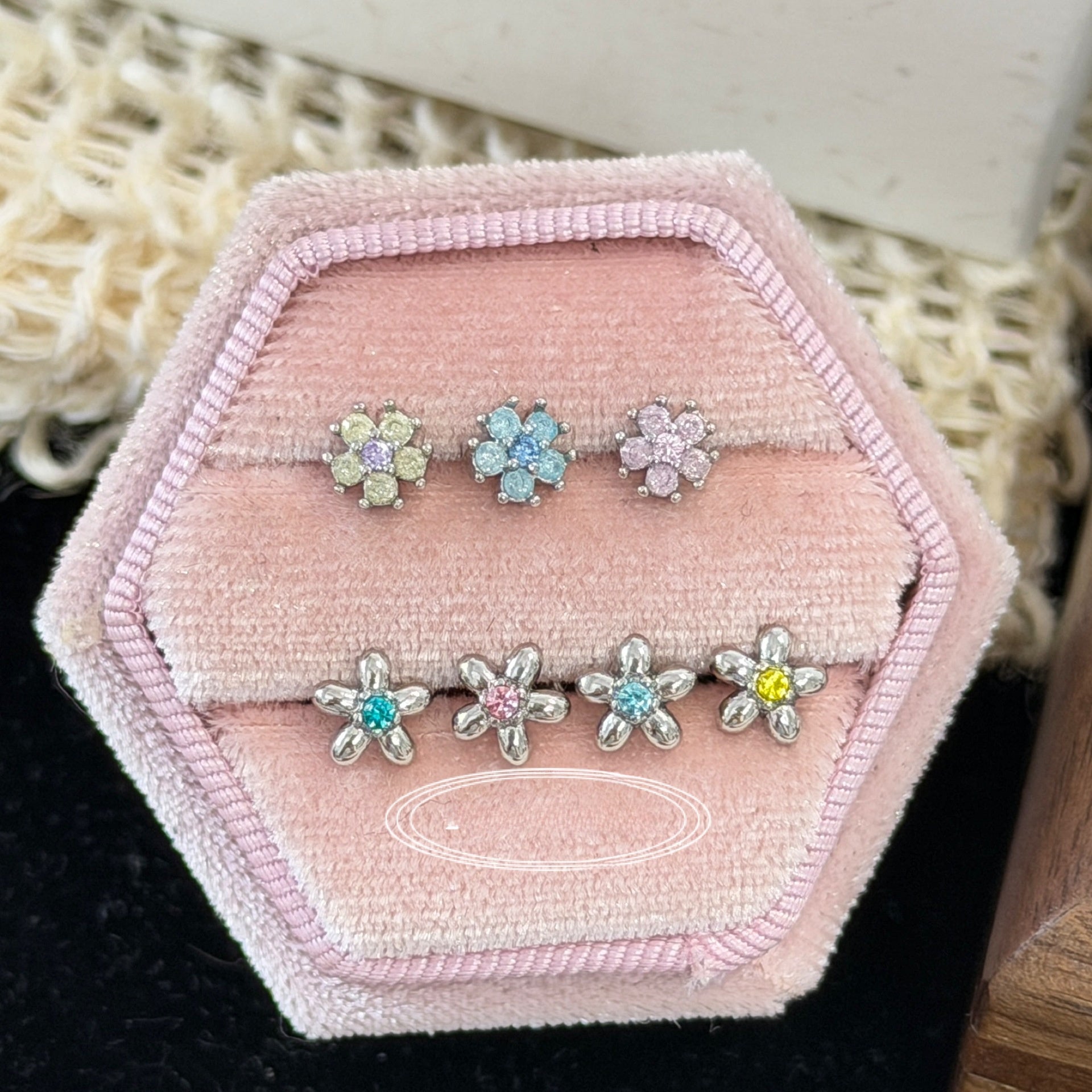 Cute Flowers Stud Earrings For Women With Titanium Steel Posts And Zircon Inlay In Copper