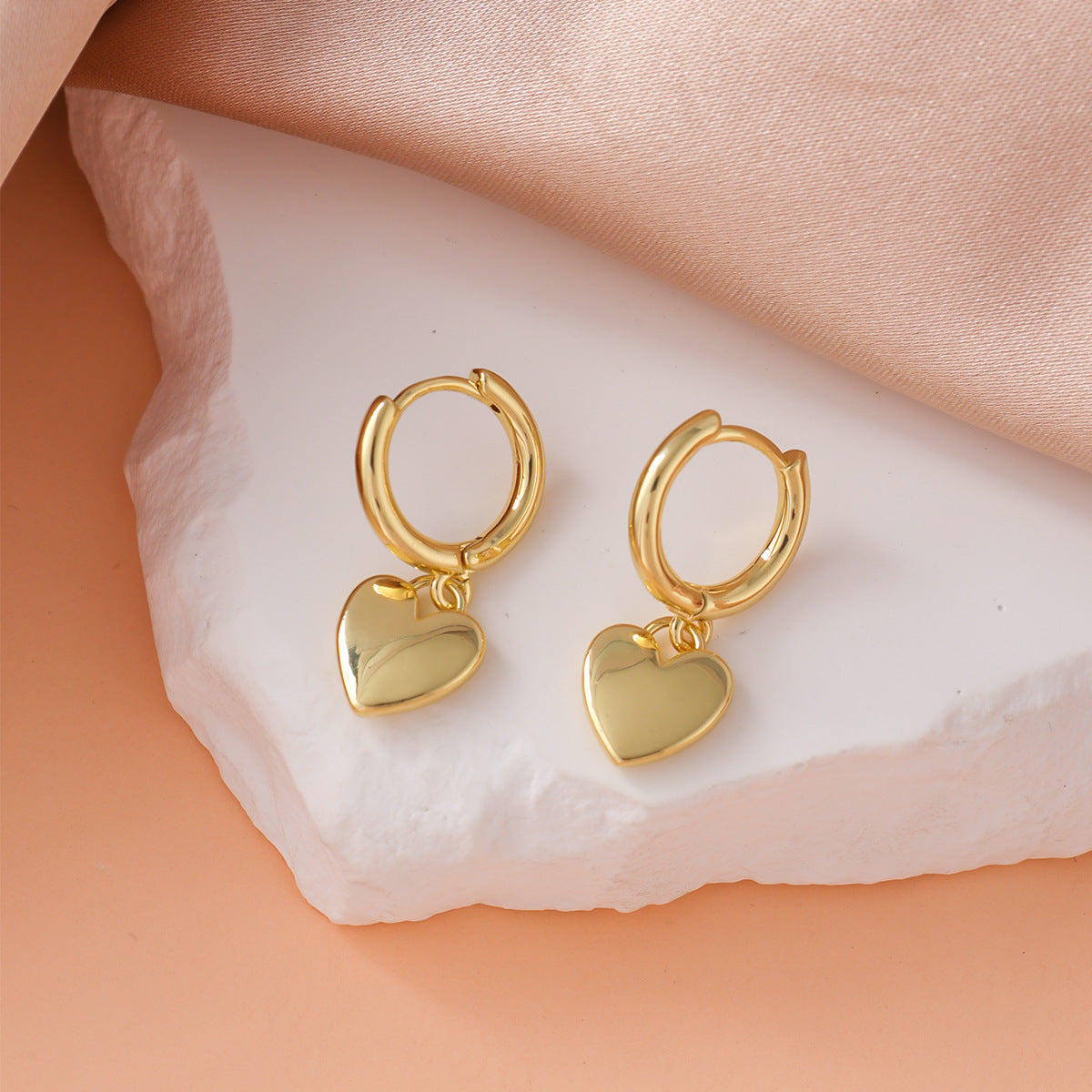 Heart Shape Earrings For Women With Copper Ear Pins, Sweet Style, Electroplated Gold Plating