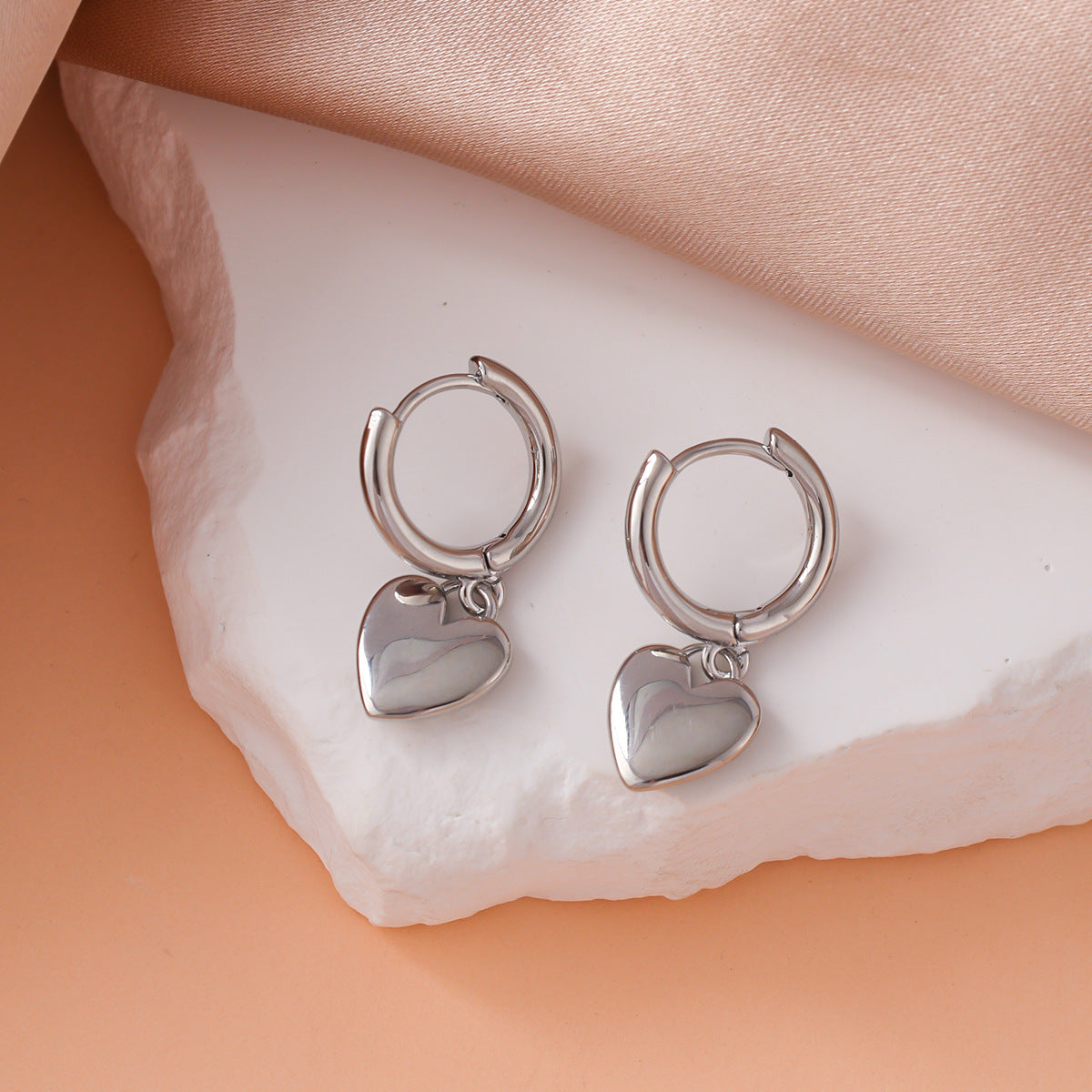 Heart Shape Earrings For Women With Copper Ear Pins, Sweet Style, Electroplated Gold Plating