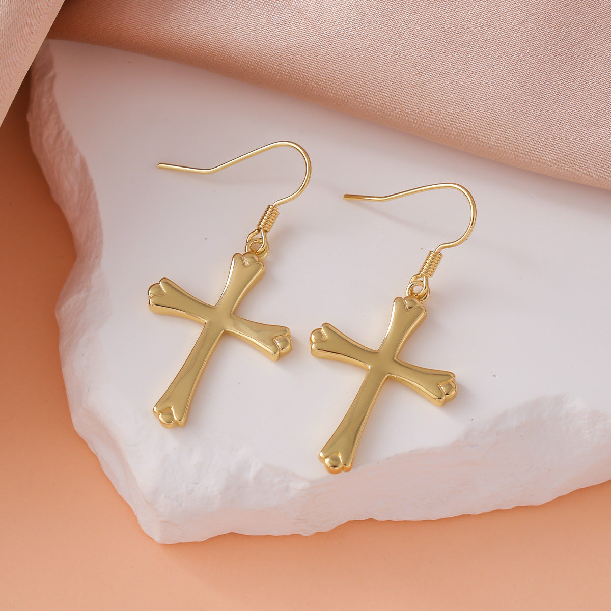 Heart Shape Earrings For Women With Copper Ear Pins, Sweet Style, Electroplated Gold Plating
