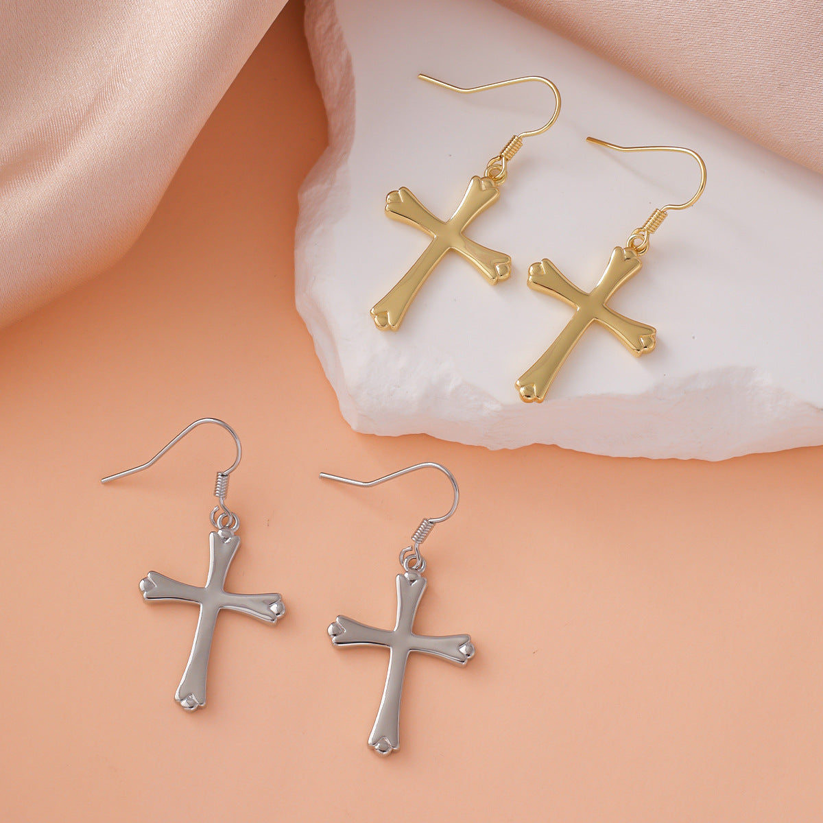 Heart Shape Earrings For Women With Copper Ear Pins, Sweet Style, Electroplated Gold Plating