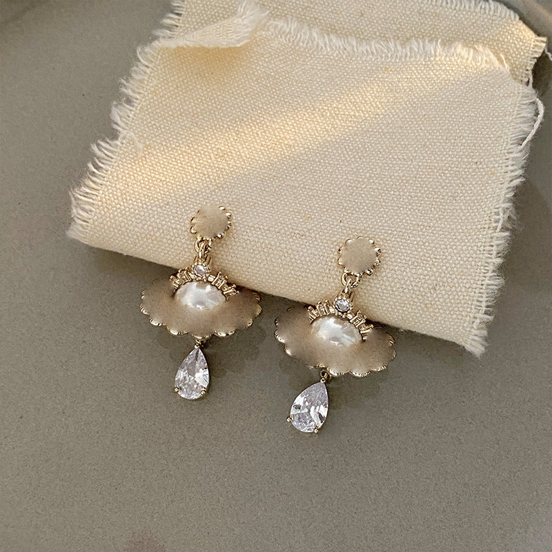Flowers Earrings For Women Featuring Copper Ear Pins And Sweet Style With Artificial Pearl Inlay In Coffer Color