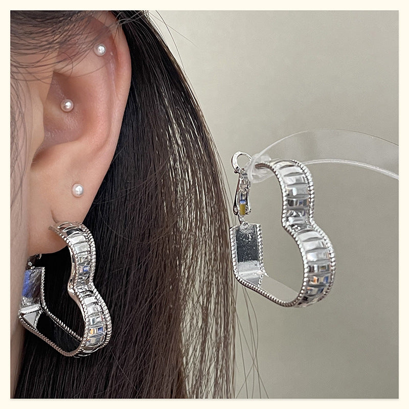 Lingge Copper Stud Earrings In New Style For Women With Electroplated Gold Plating