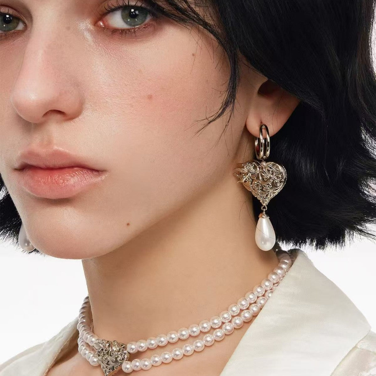 Heart Shape Carving Earrings For Unisex Featuring Artificial Pearl Inlay With Titanium Alloy Ear Pins, 1 Pair