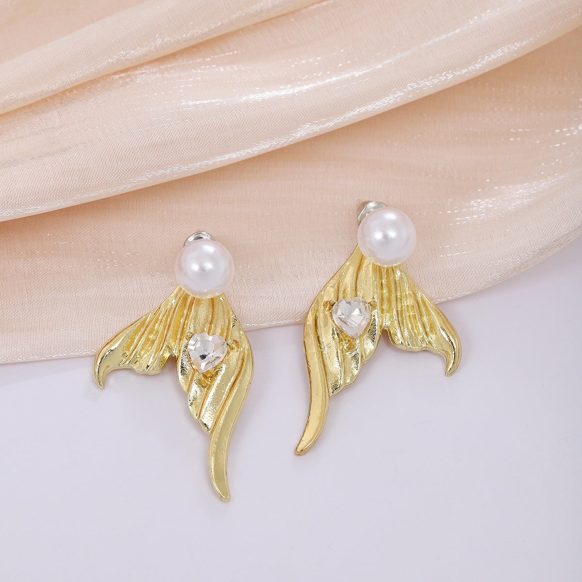 Gold Fish Tail Earrings For Women Featuring Copper Ear Pins In New Style Made Of Zinc Alloy
