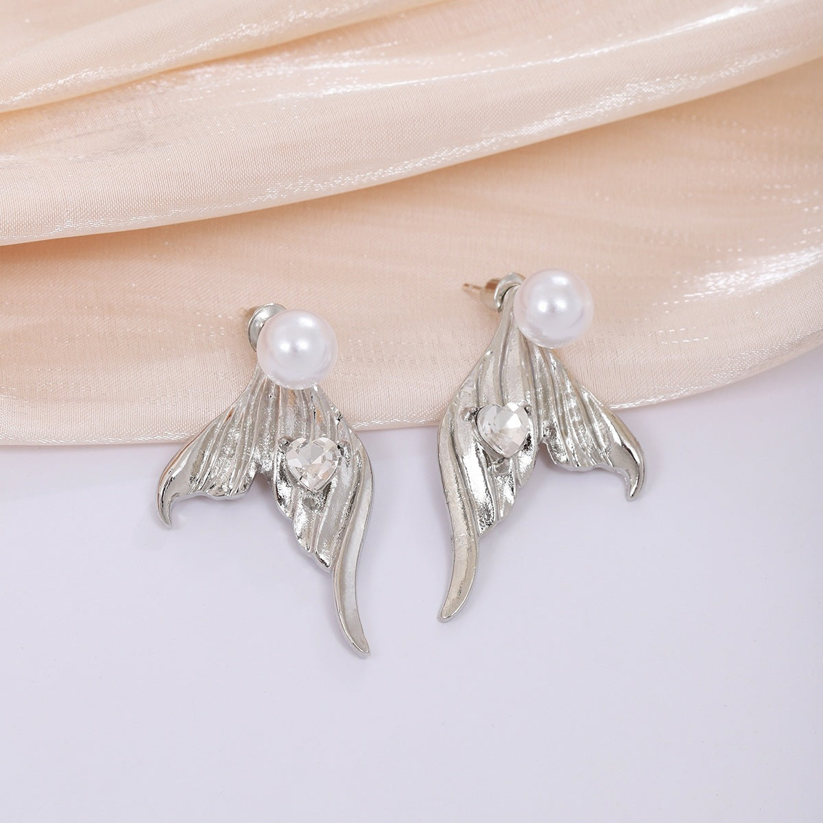 Gold Fish Tail Earrings For Women Featuring Copper Ear Pins In New Style Made Of Zinc Alloy