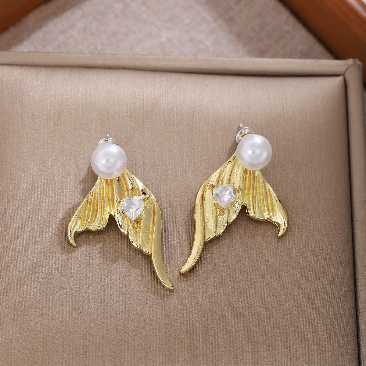 Gold Fish Tail Earrings For Women Featuring Copper Ear Pins In New Style Made Of Zinc Alloy
