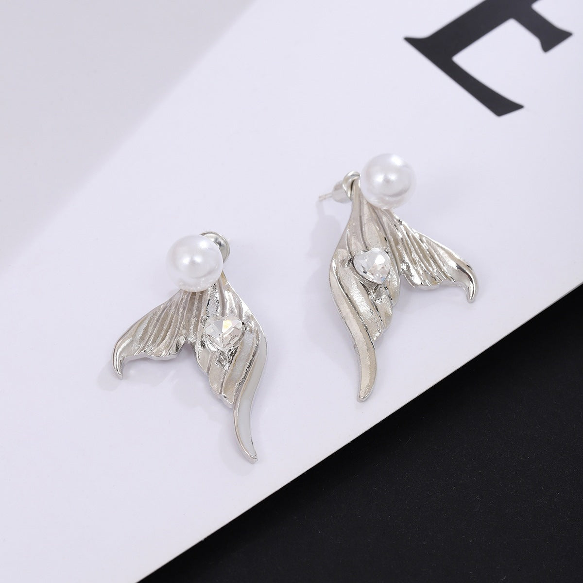 Gold Fish Tail Earrings For Women Featuring Copper Ear Pins In New Style Made Of Zinc Alloy